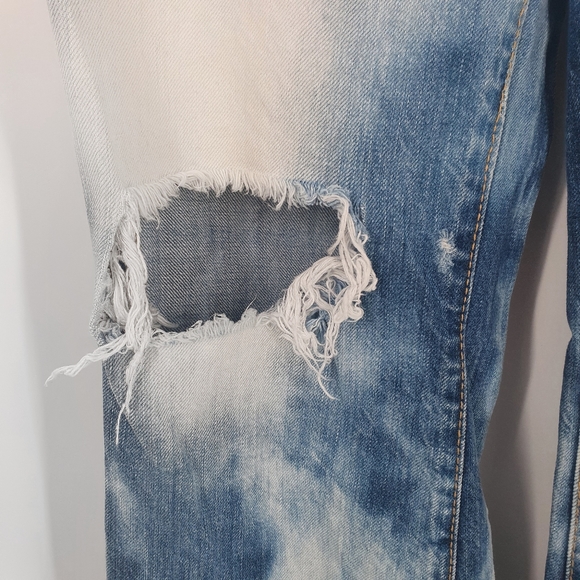 D Squared Distressed Jeans - Picture 4 of 8